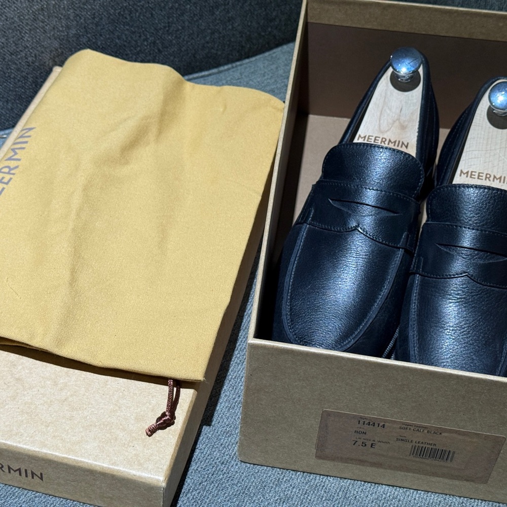 Meermin Black Leather Slip-On Loafers